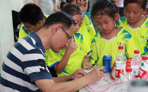 北京中小学羽毛球培训能够给孩子带来不一样的收获